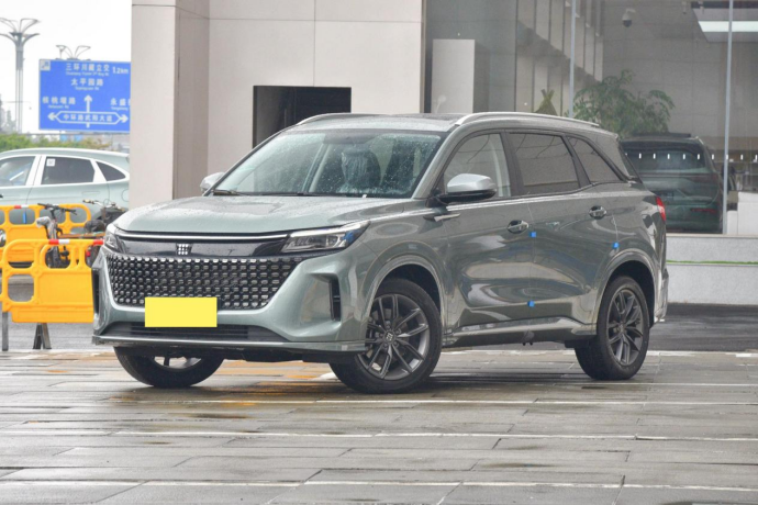 中型插混SUV 9.98万出头与油车一个价，蓝电E5性价比秒杀CS75PLUS